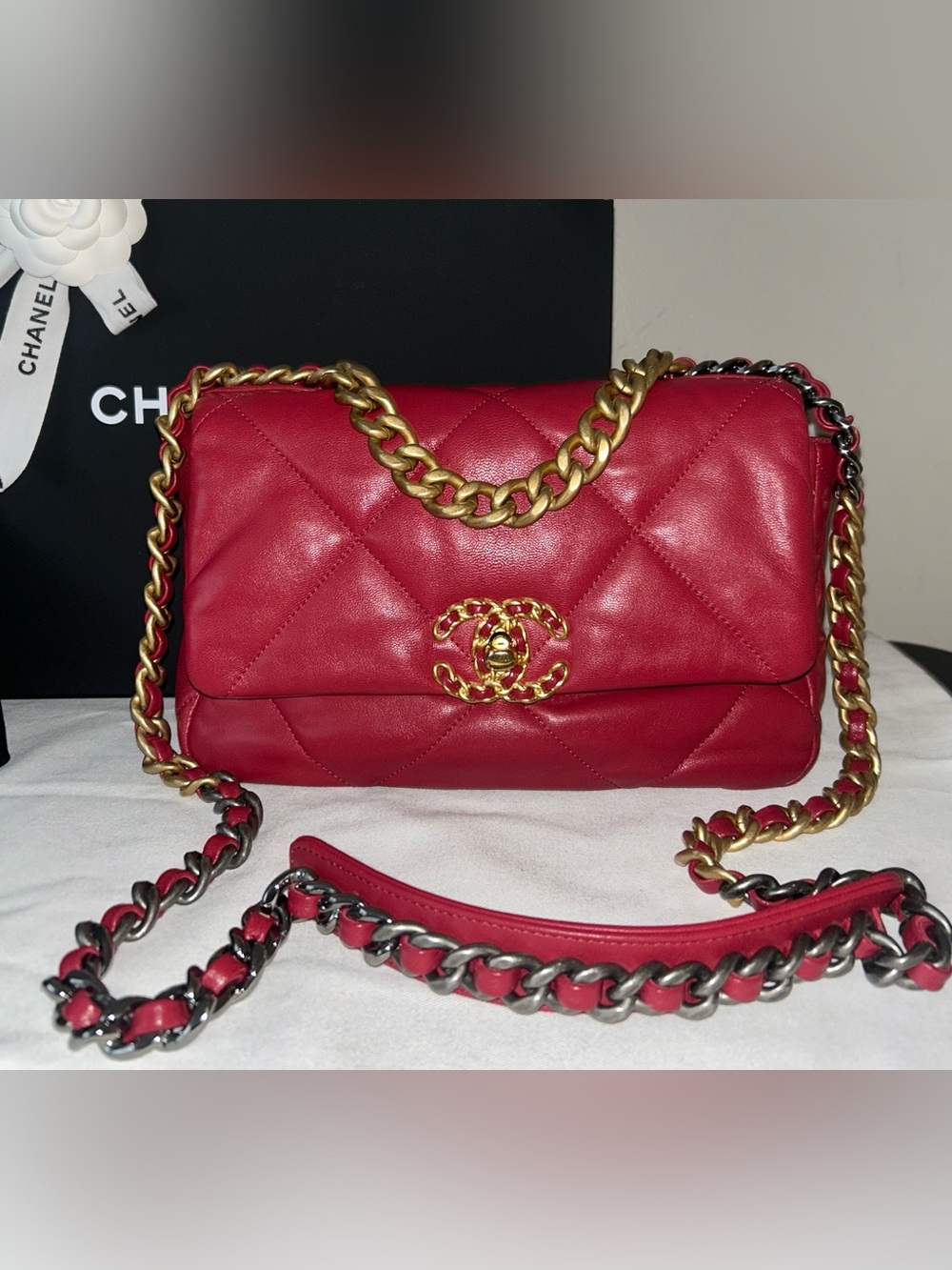 CHANEL 19 Medium Quilted Shiny Lambskin Flap Handbag Red